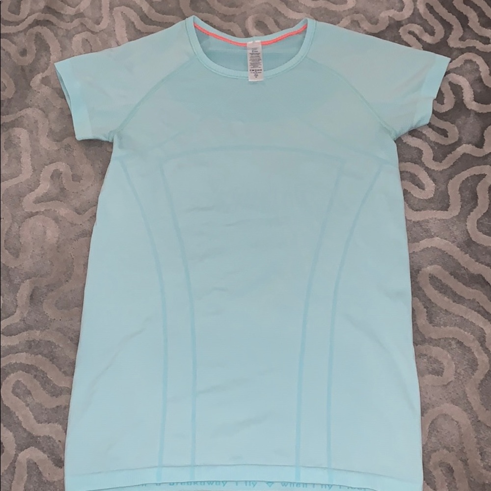 Ivivva fly tech tee shirt